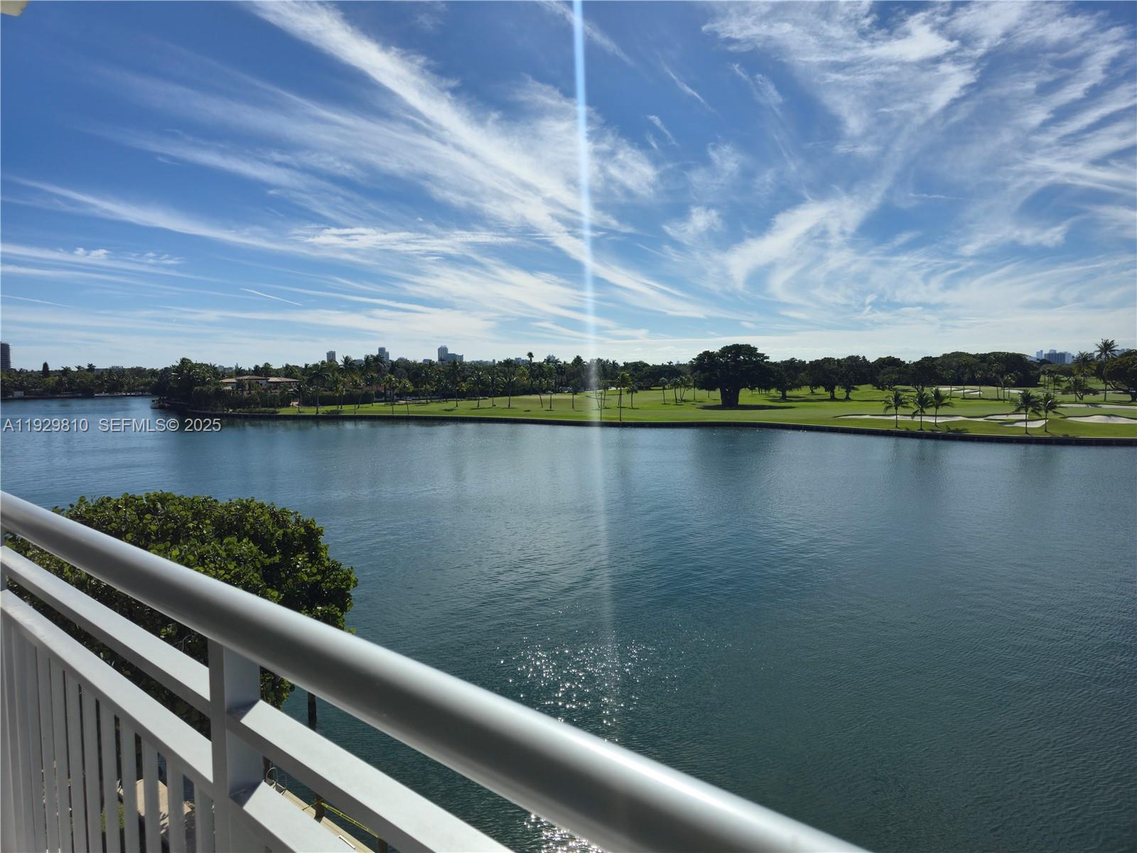 COLONY BAY HARBOR APTS CO - Residential Lease