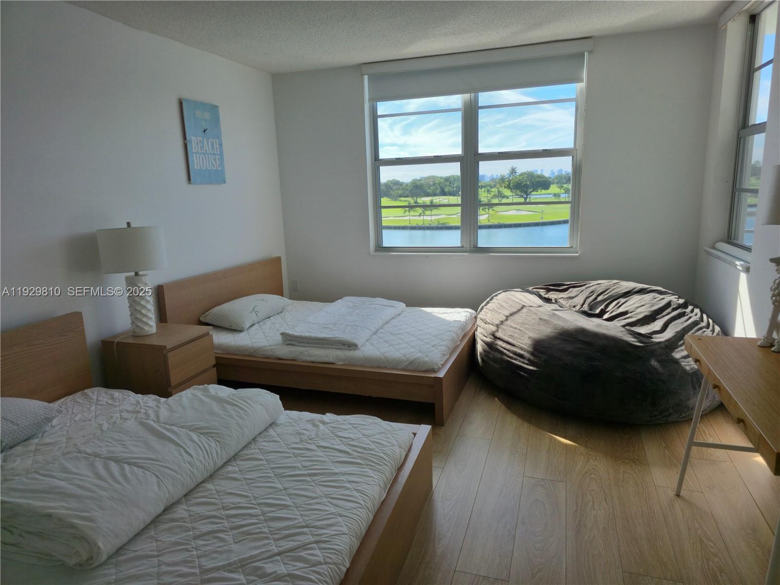 COLONY BAY HARBOR APTS CO - Residential Lease