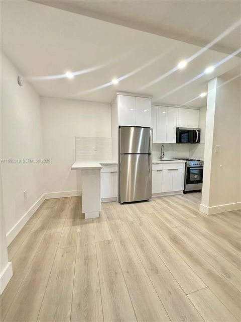 5991 SW 76th St A2 South Miami FL 33143