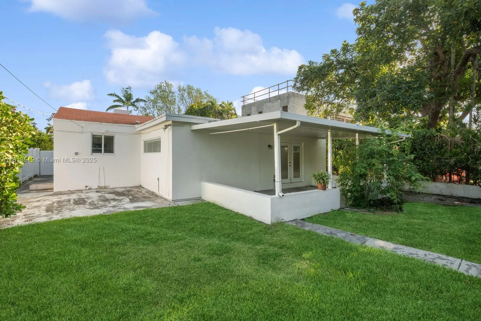 Miami, Florida 33133, United States, 3 Bedrooms Bedrooms, ,2 BathroomsBathrooms,Residential,Active,148590