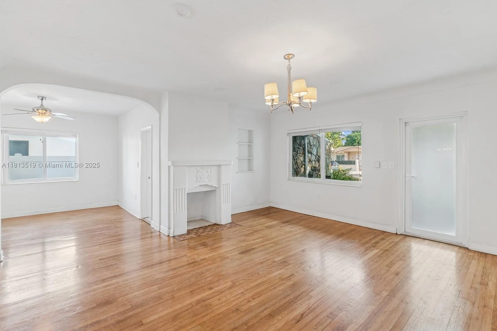 Miami, Florida 33133, United States, 3 Bedrooms Bedrooms, ,2 BathroomsBathrooms,Residential,Active,148590