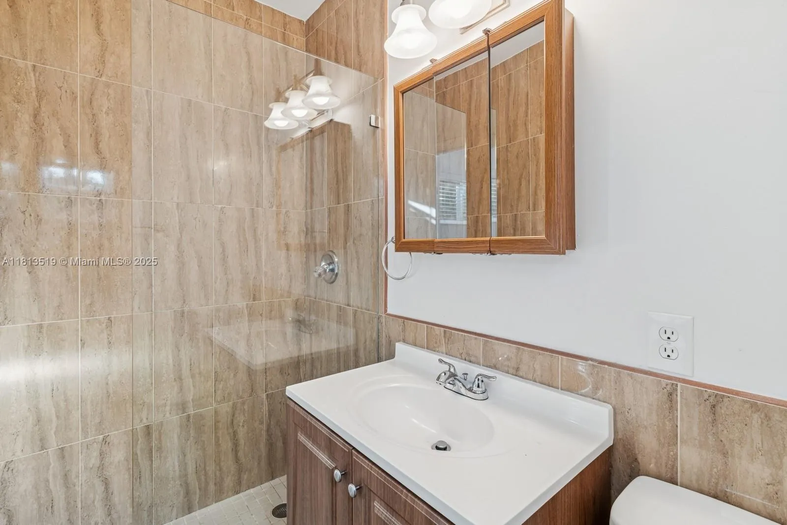 Miami, Florida 33133, United States, 3 Bedrooms Bedrooms, ,2 BathroomsBathrooms,Residential,Active,148590