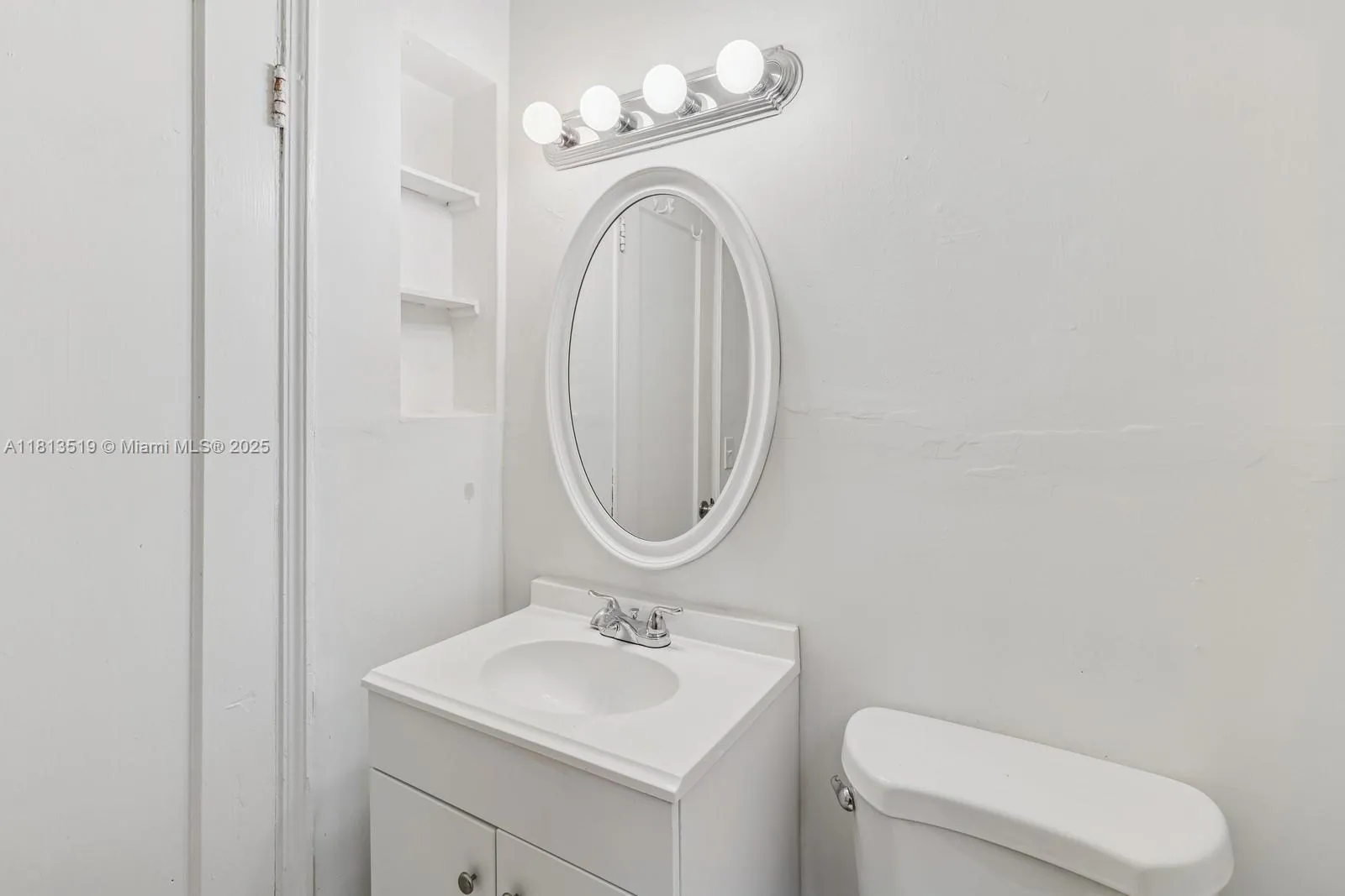 Miami, Florida 33133, United States, 3 Bedrooms Bedrooms, ,2 BathroomsBathrooms,Residential,Active,148590