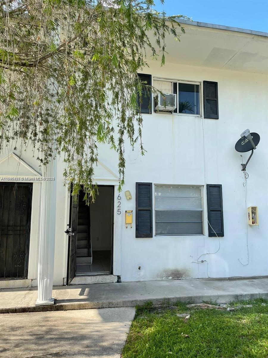 FAST APPROVAL PETS ALLOWED 2-bedroom 1.5 bath townhome. Freshly painted, vinyl floor on 2nd floor and tile on 1st. proof of income and background check required 1st Month, Last month and Security Deposit.