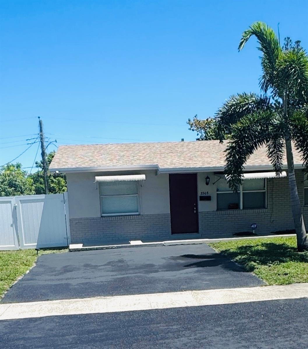 5305 Nw 15 Ct 1, Lauderhill, Miami-Dade County, Florida - 3 Bedrooms  
1 Bathrooms - 