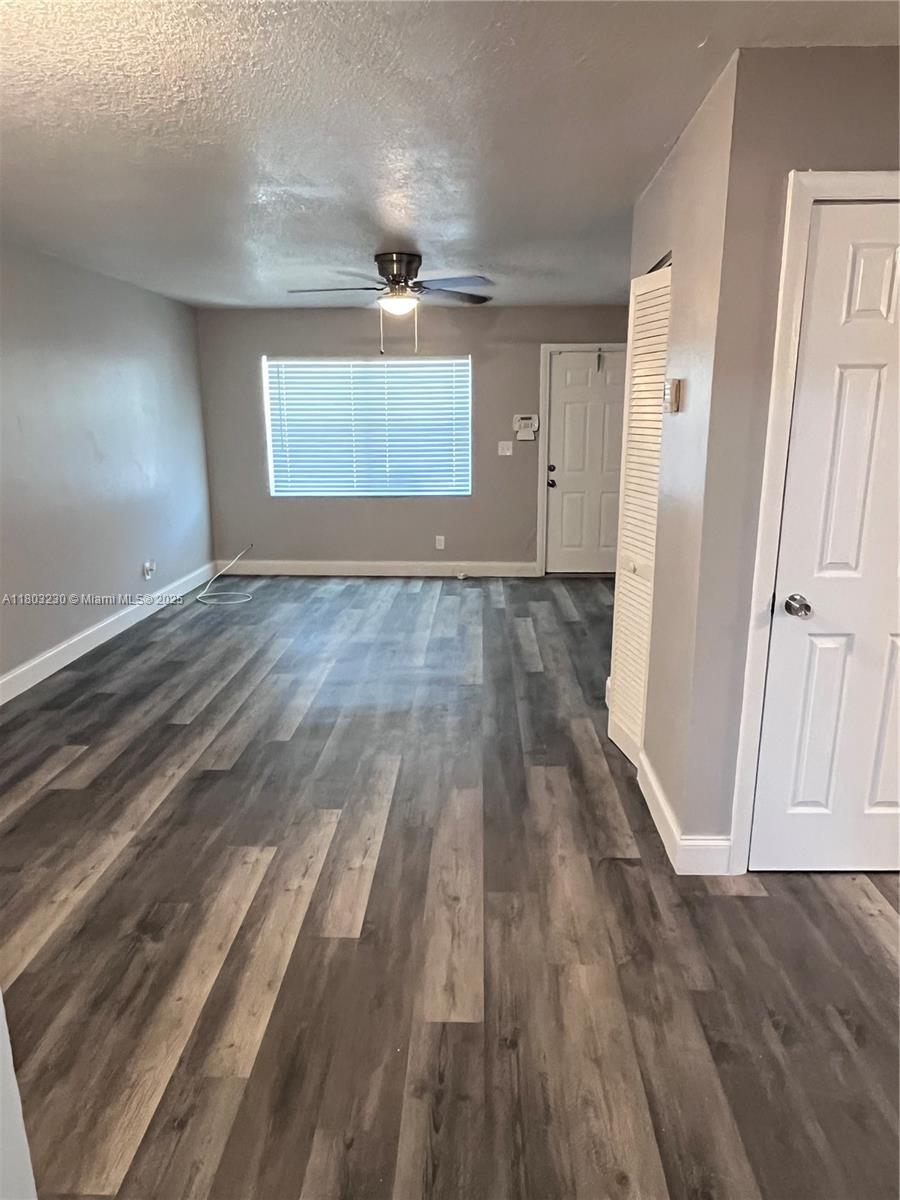 5305 NW 15 CT 1