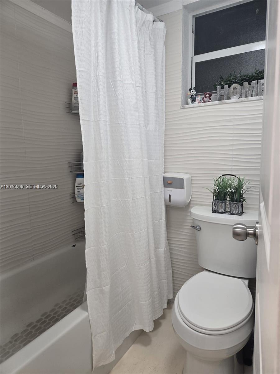 LIVE OAK CONDOMINIUM TWO - Residential