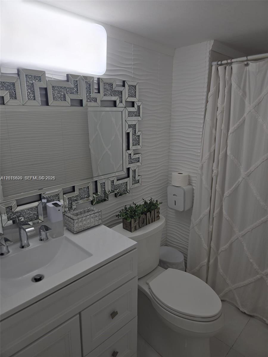 LIVE OAK CONDOMINIUM TWO - Residential
