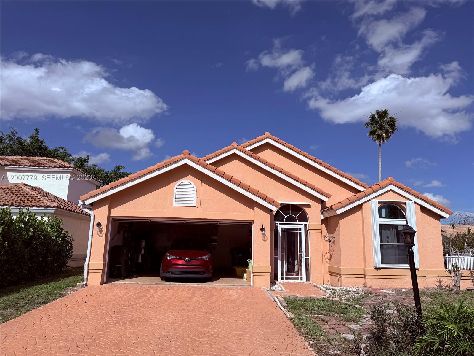 2006 White Coral Ct