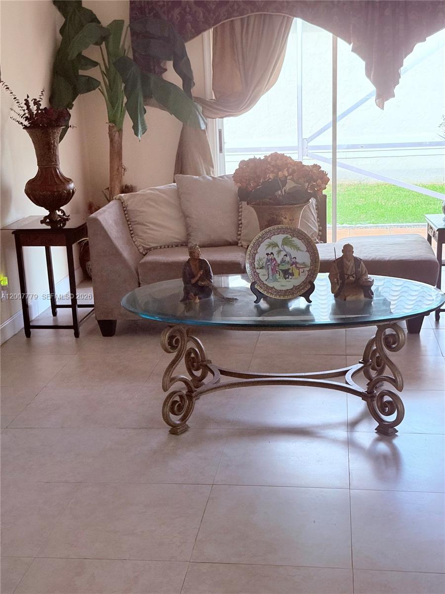 2006 White Coral Ct