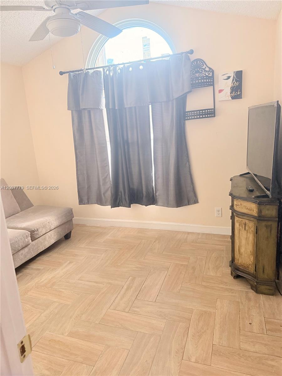 2006 White Coral Ct