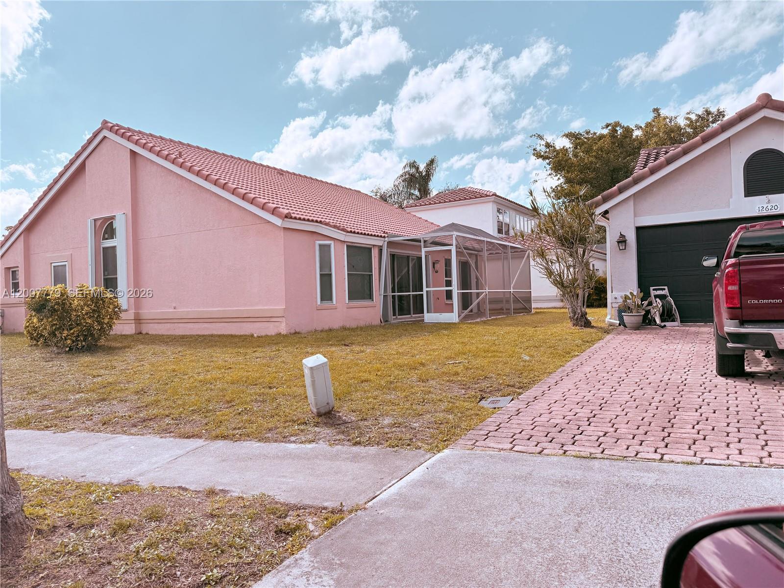 2006 White Coral Ct