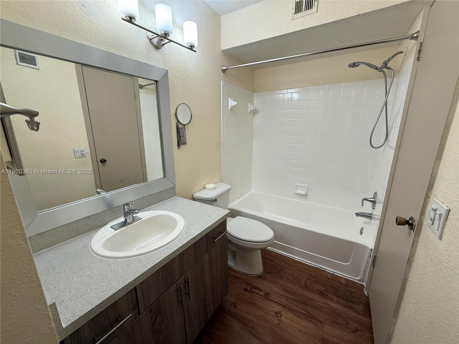 ISLES AT LAGO MAR CONDO - Residential Lease