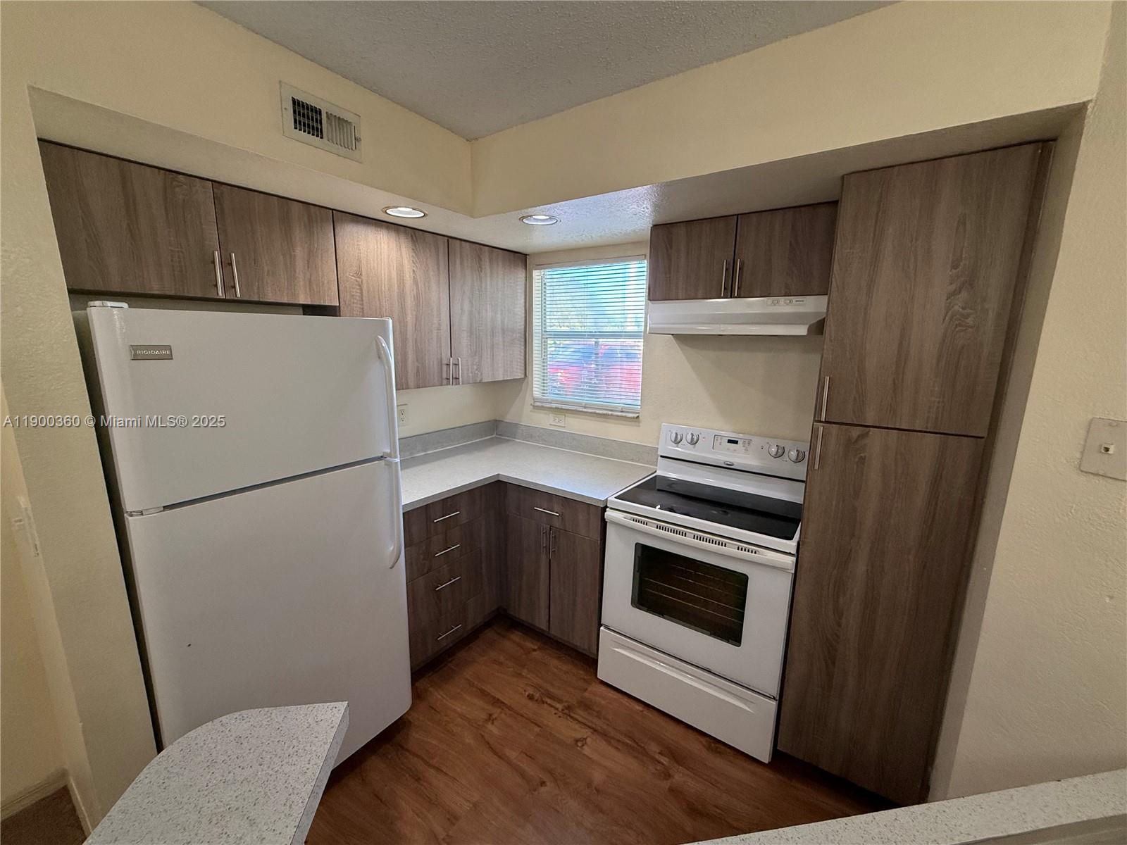 ISLES AT LAGO MAR CONDO - Residential Lease