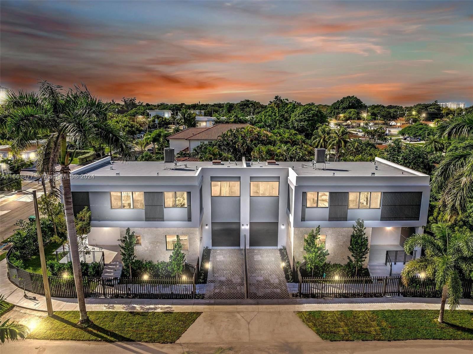3302 Sw 27th Terrace Right, Miami, Broward County, Florida - 5 Bedrooms  
5 Bathrooms - 