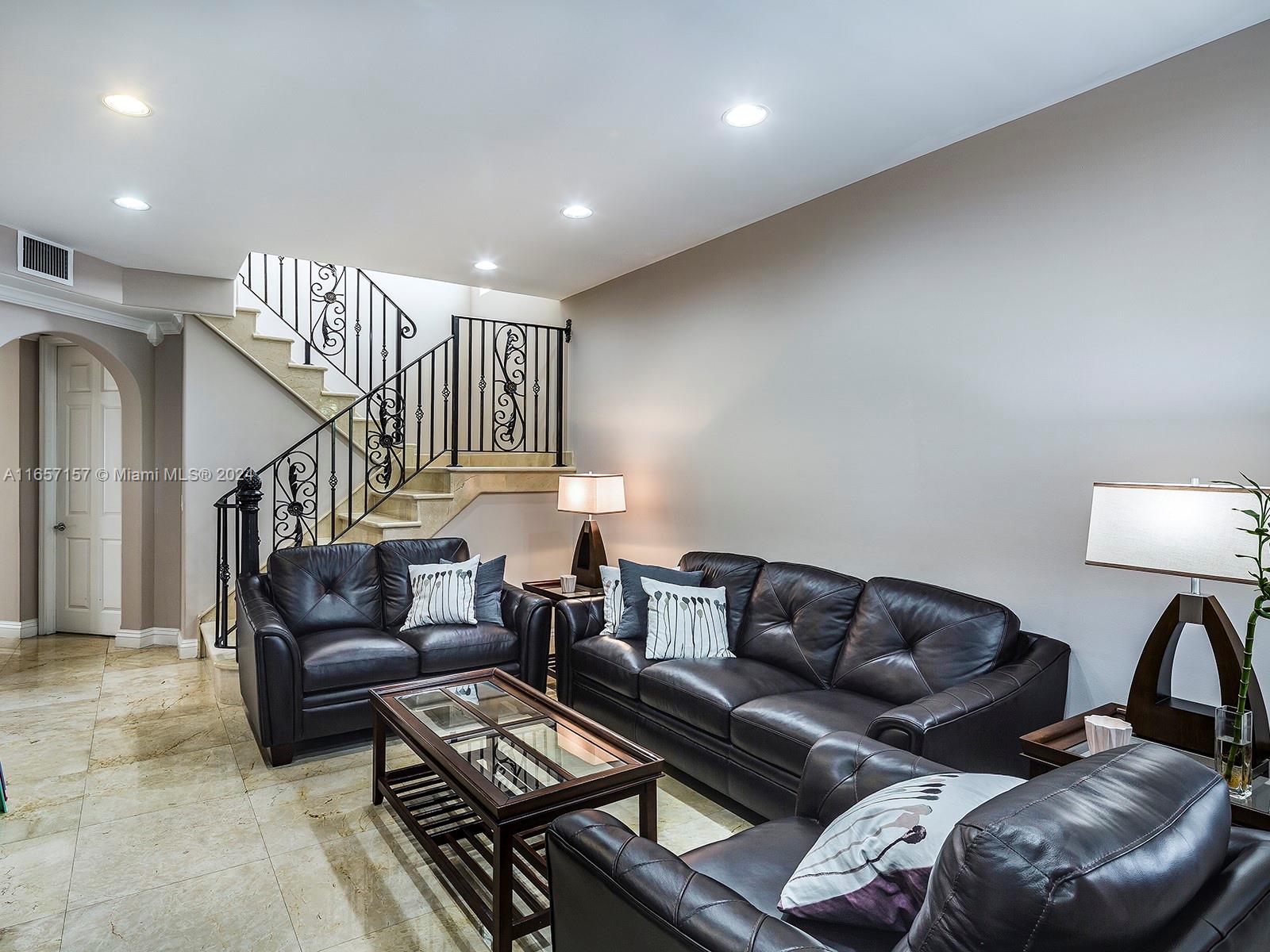 AVENTURA LAKES - PHASE II - Residential Lease