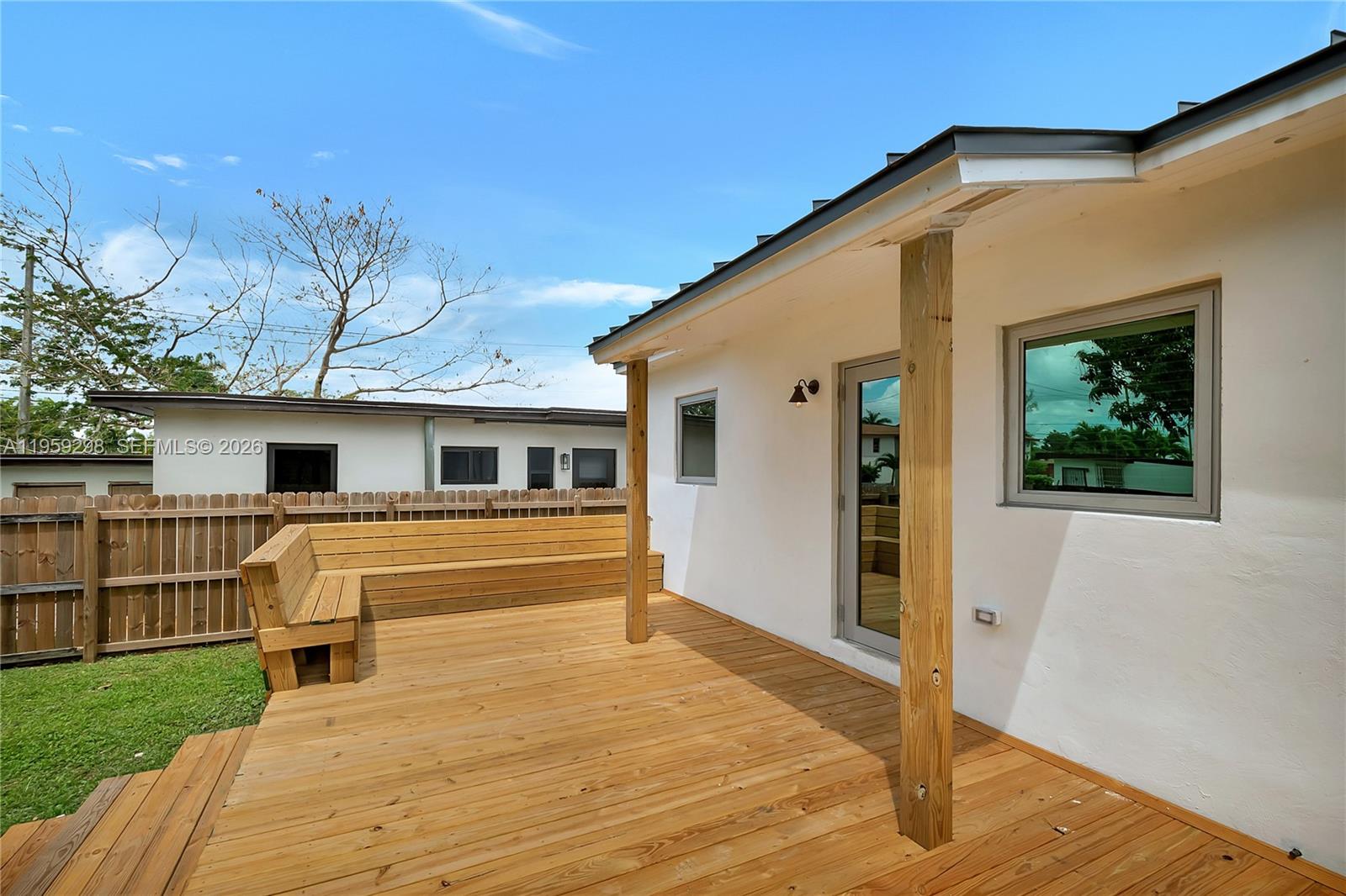 AMND MIAMI SUBURBAN ACRES - Residential Lease