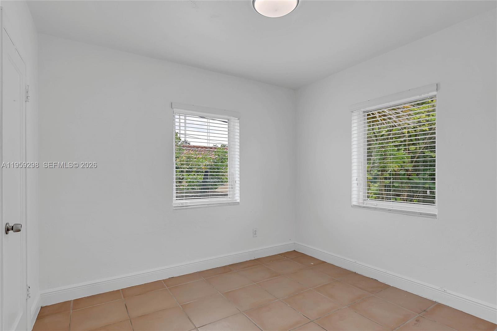 AMND MIAMI SUBURBAN ACRES - Residential Lease