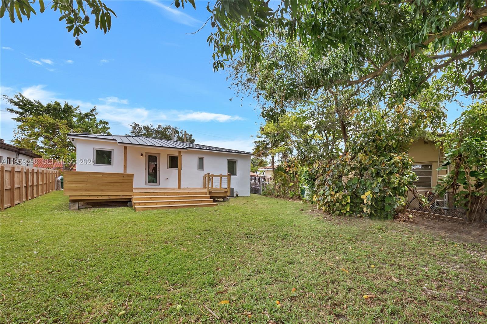 AMND MIAMI SUBURBAN ACRES - Residential Lease