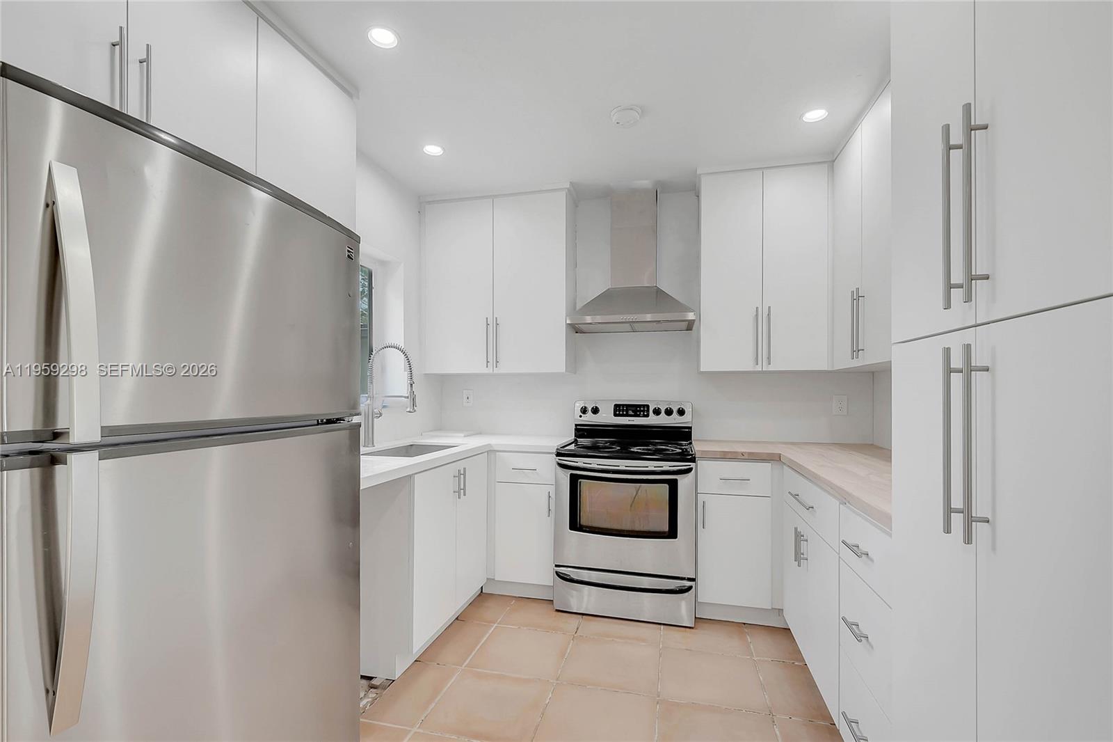 AMND MIAMI SUBURBAN ACRES - Residential Lease