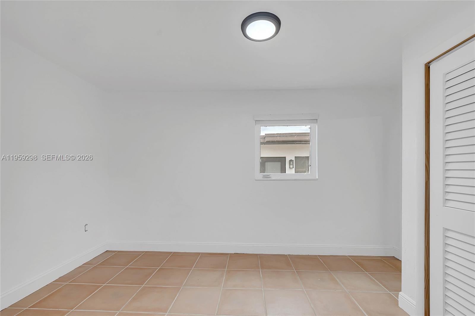 AMND MIAMI SUBURBAN ACRES - Residential Lease