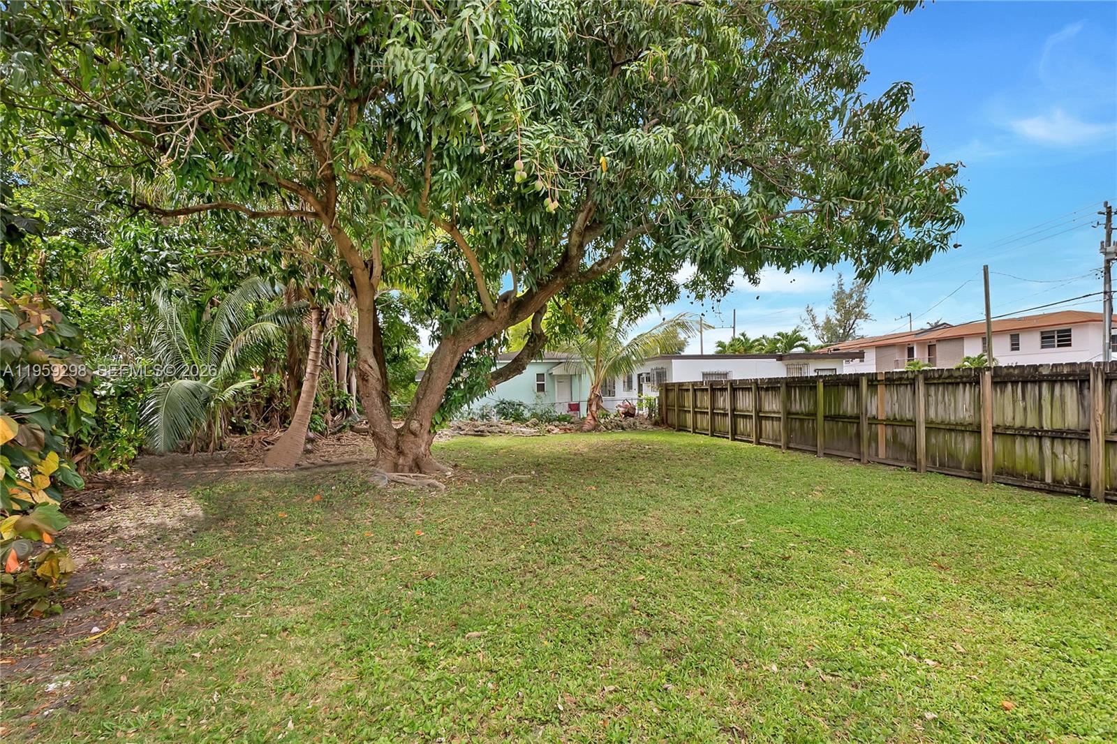 AMND MIAMI SUBURBAN ACRES - Residential Lease