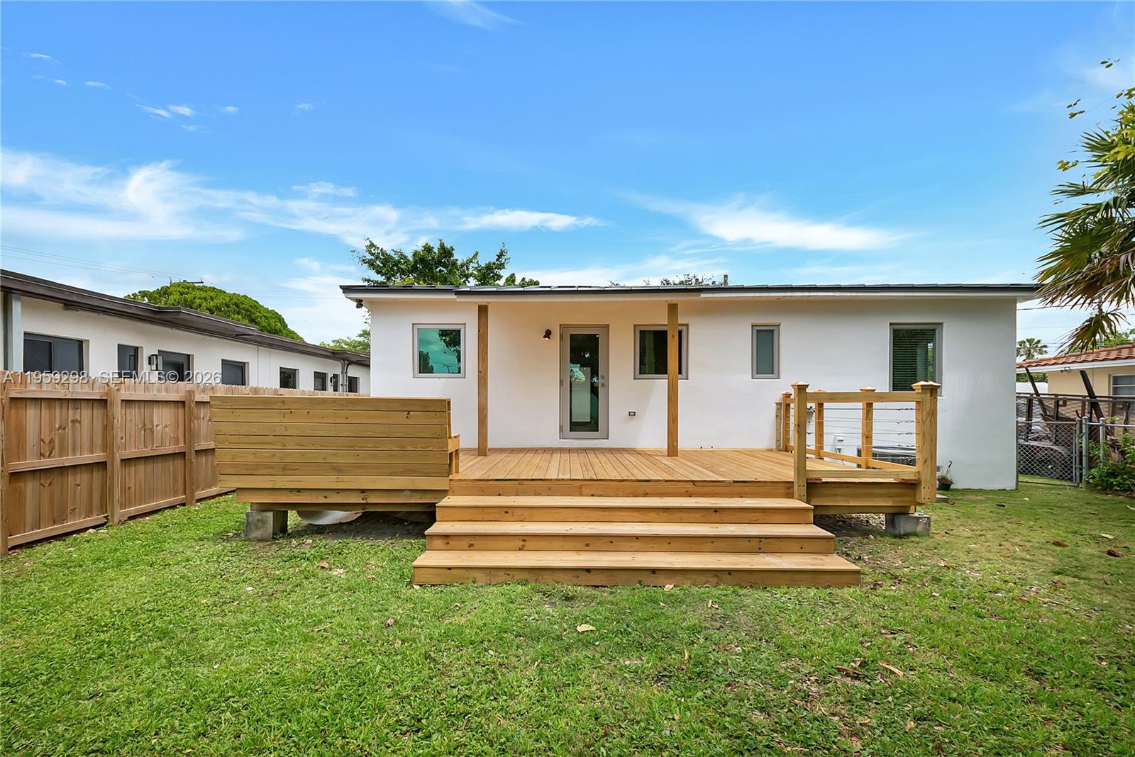 AMND MIAMI SUBURBAN ACRES - Residential Lease