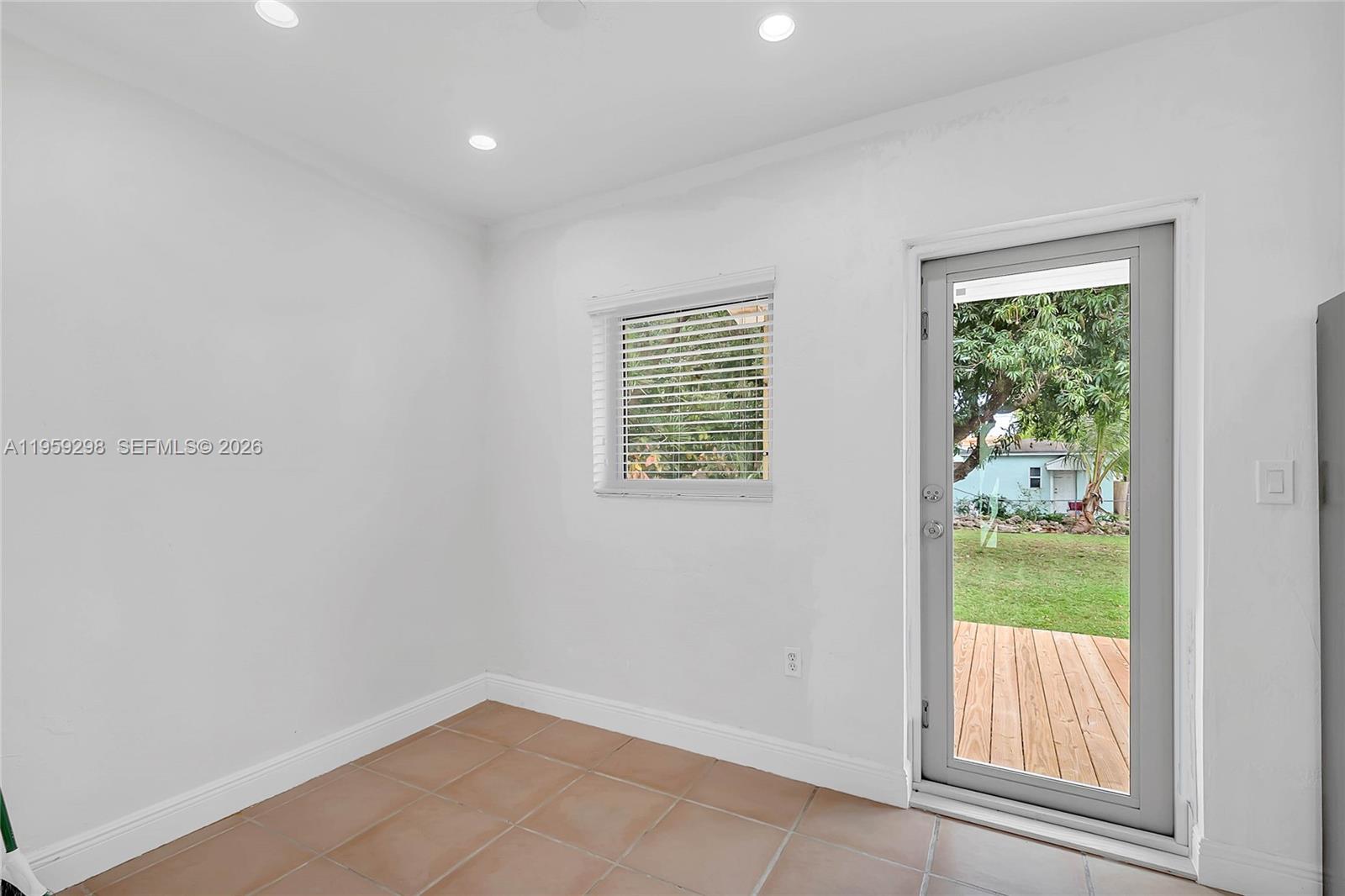 AMND MIAMI SUBURBAN ACRES - Residential Lease