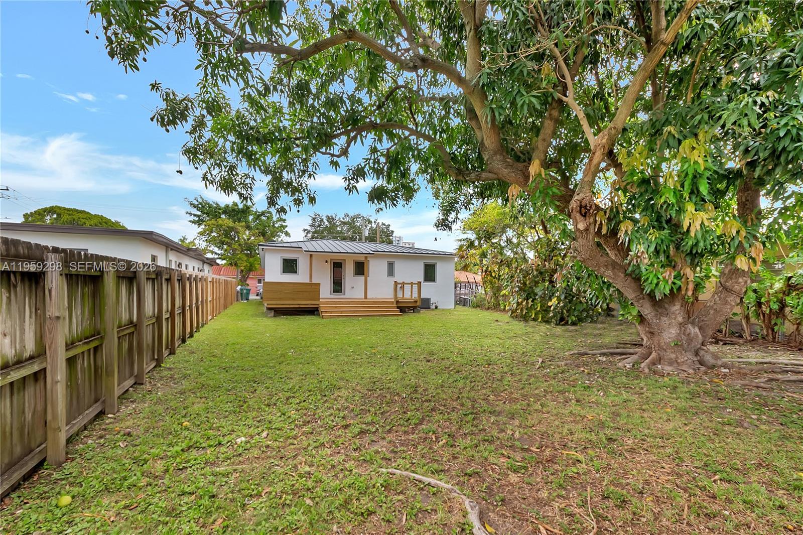 AMND MIAMI SUBURBAN ACRES - Residential Lease