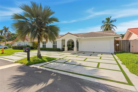 Photo of 5976 SW 88th Pl, Miami, FL 33173 (MLS # A11953116)