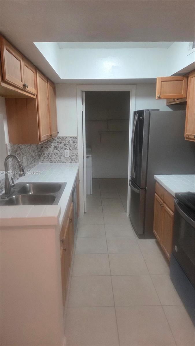 SUN VISTA GARDENS CONDO - Residential Lease