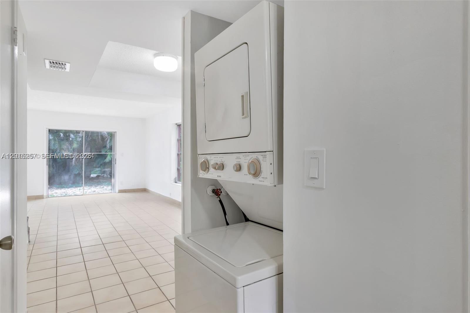 DAVIE HEIGHTS EXTENSION - Residential Lease
