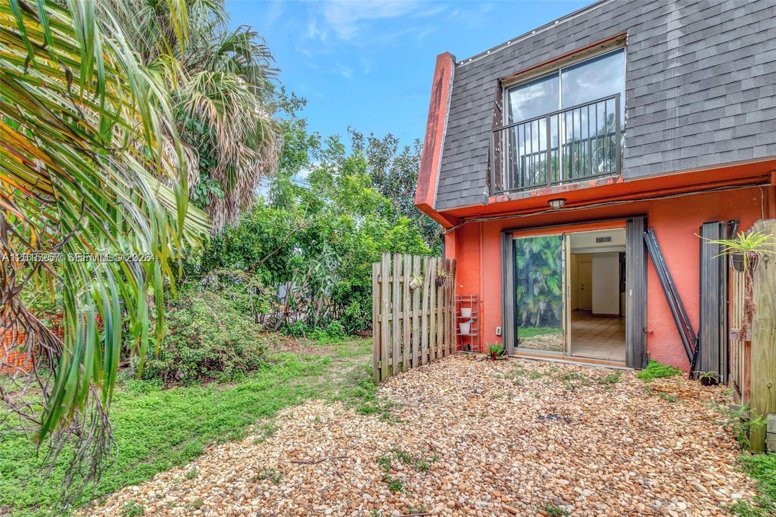 DAVIE HEIGHTS EXTENSION - Residential Lease