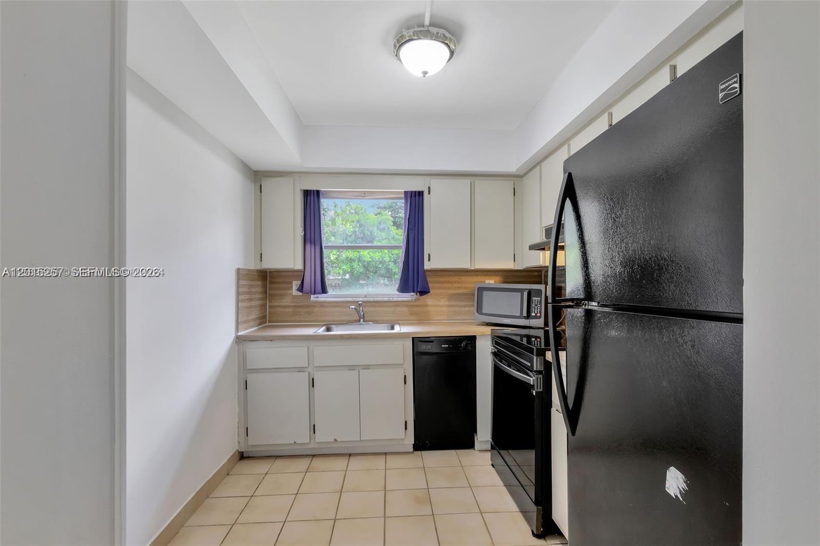 DAVIE HEIGHTS EXTENSION - Residential Lease