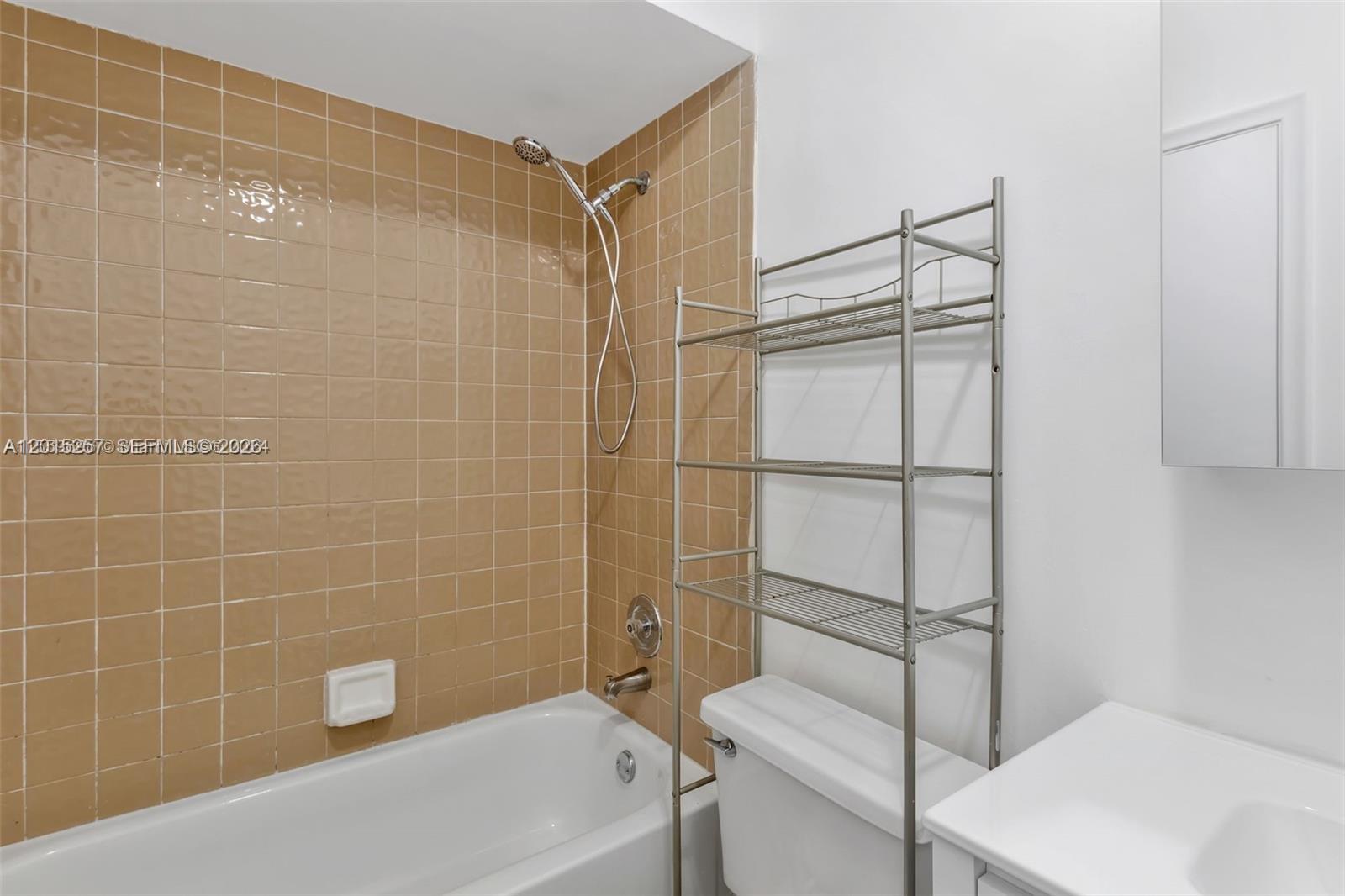 DAVIE HEIGHTS EXTENSION - Residential Lease
