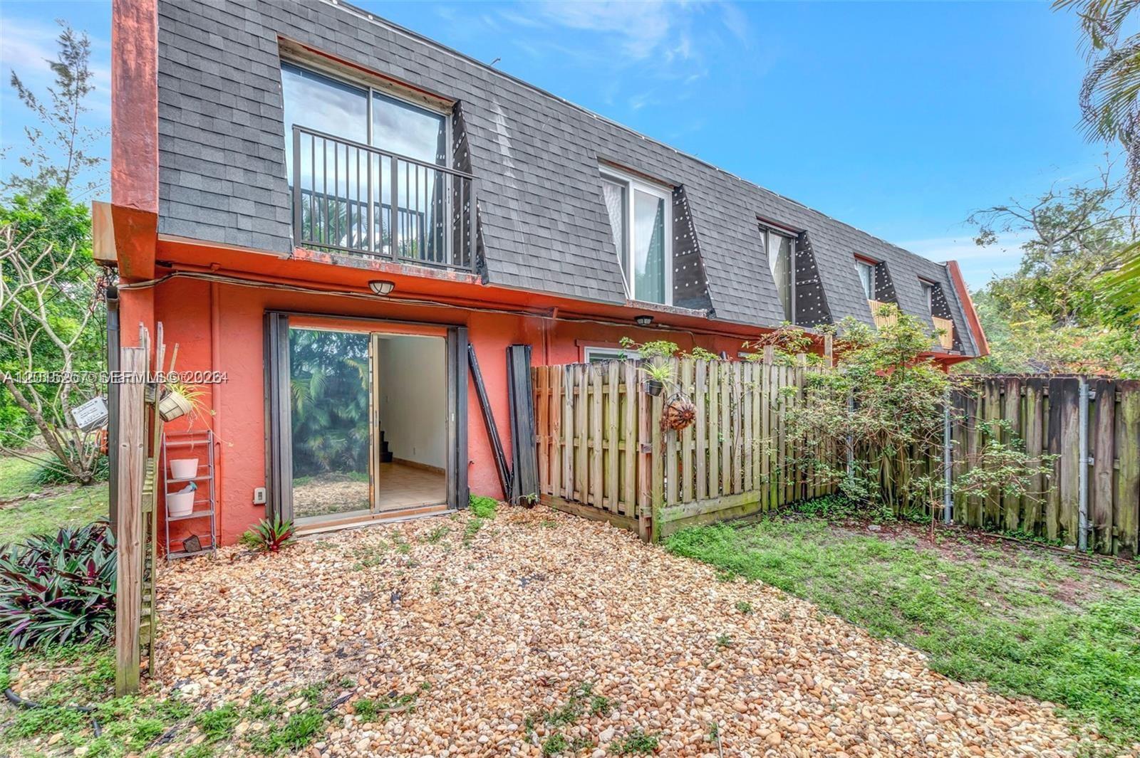 DAVIE HEIGHTS EXTENSION - Residential Lease