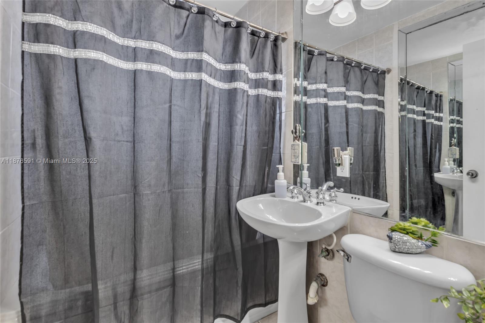 EAST DIXIE PARK 1ST ADDN - Residential