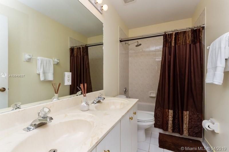 CRYSTAL POINTE - Residential