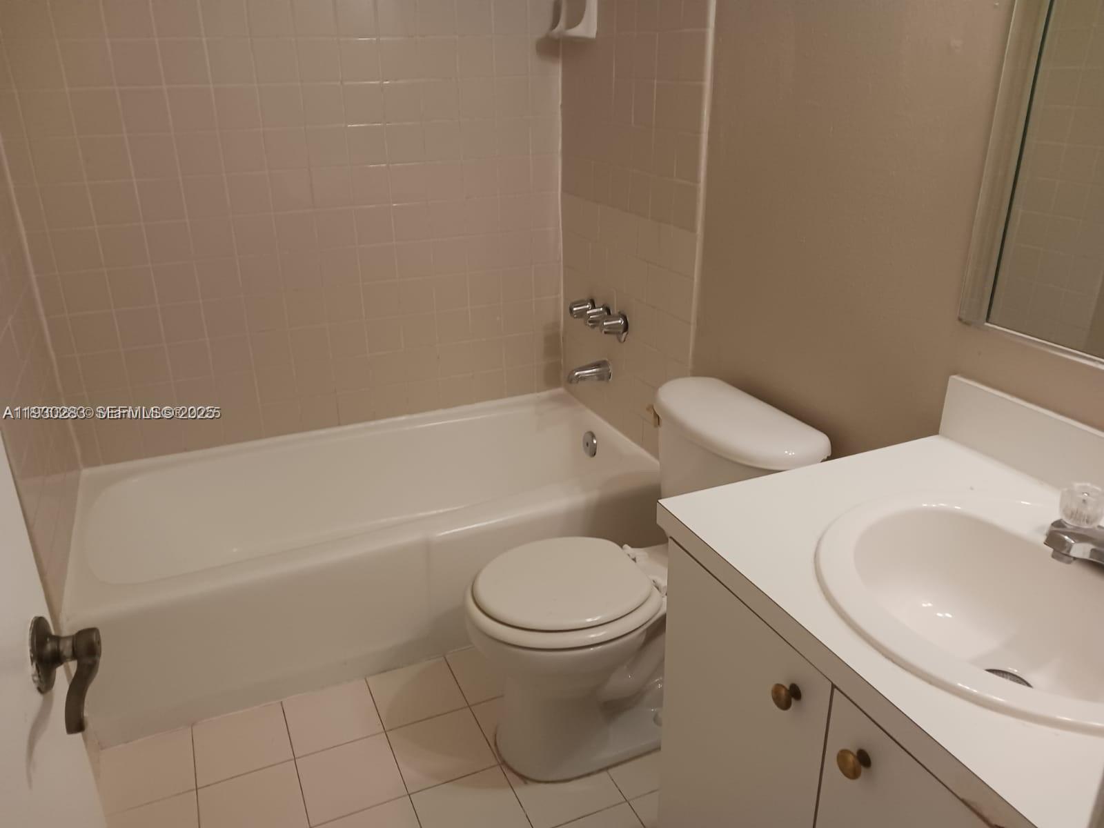 VENETIAN GARDENS AT COUNT - Residential Lease