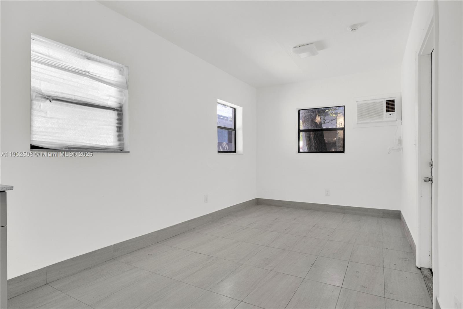 ALBERTA BISCAYNE 2ND REV - Residential Lease