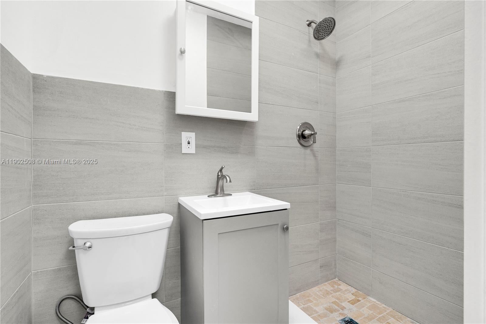 ALBERTA BISCAYNE 2ND REV - Residential Lease