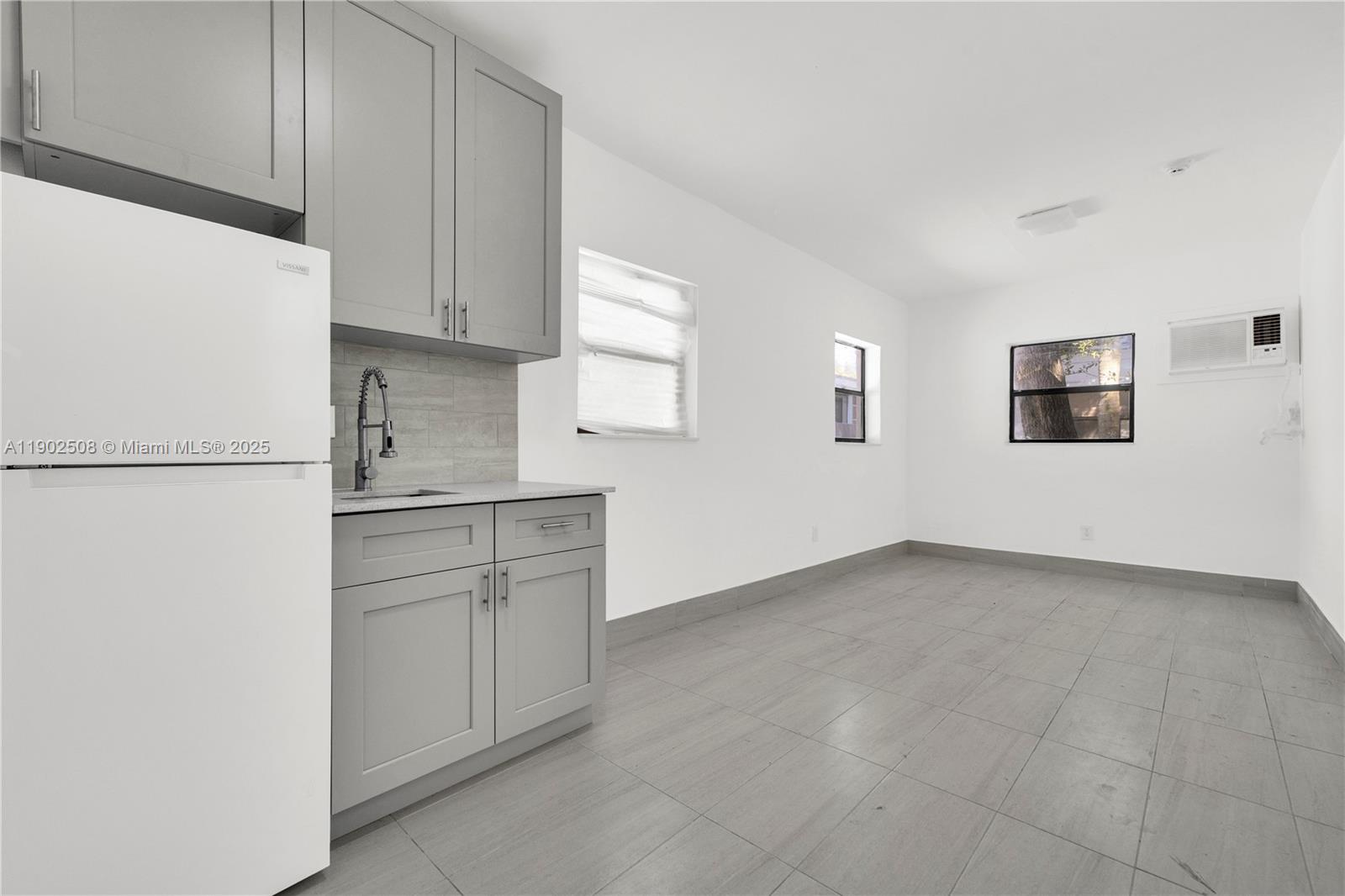 ALBERTA BISCAYNE 2ND REV - Residential Lease