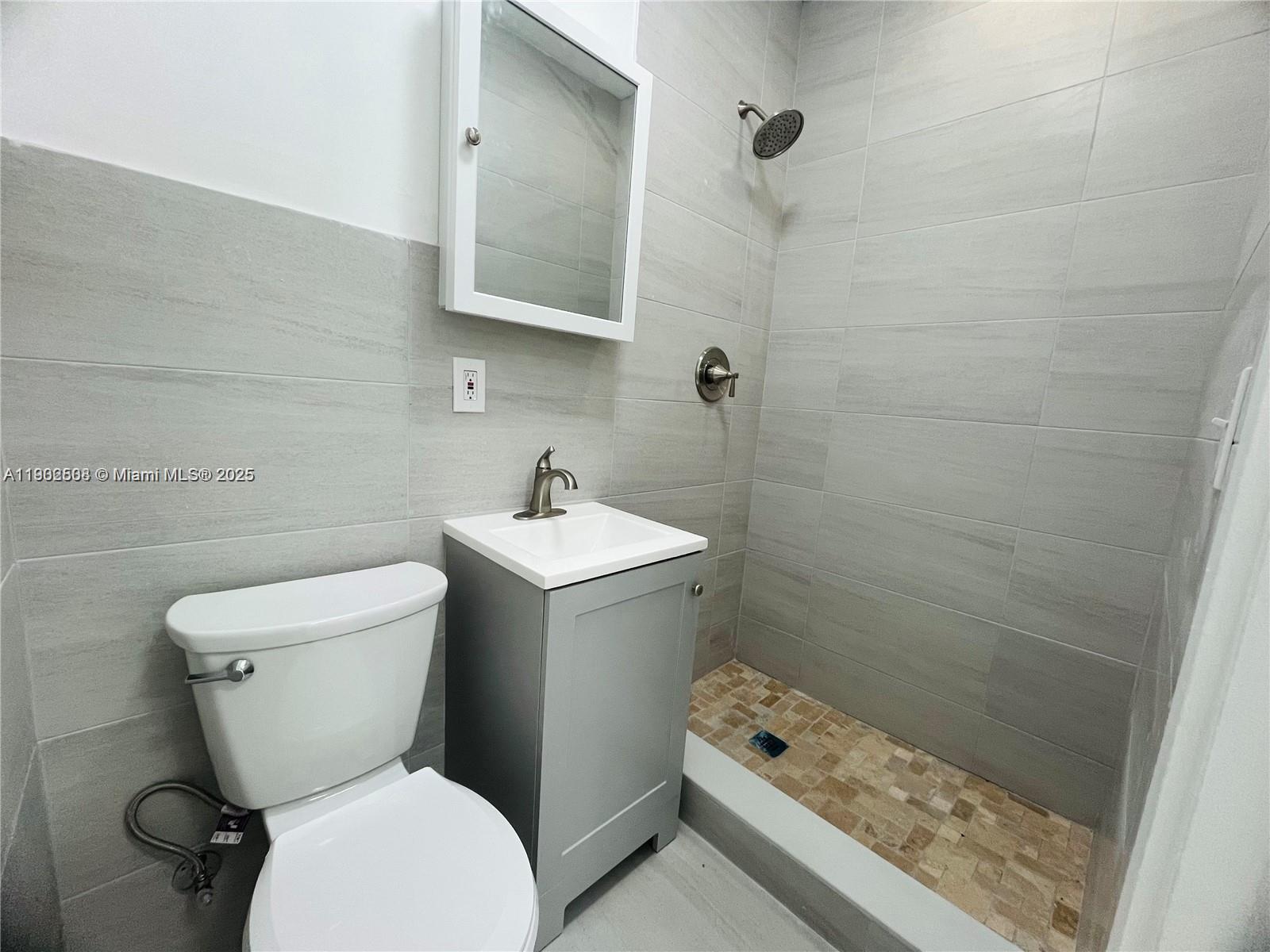 ALBERTA BISCAYNE 2ND REV - Residential Lease