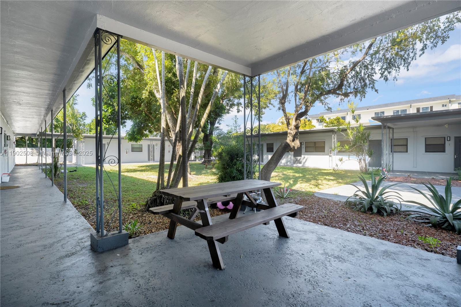 ALBERTA BISCAYNE 2ND REV - Residential Lease