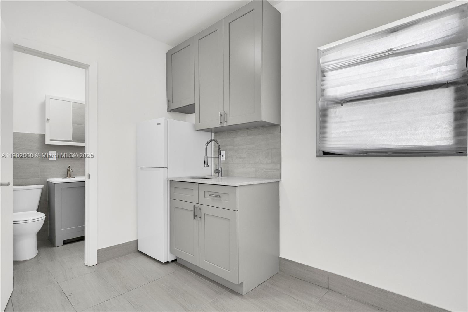 ALBERTA BISCAYNE 2ND REV - Residential Lease