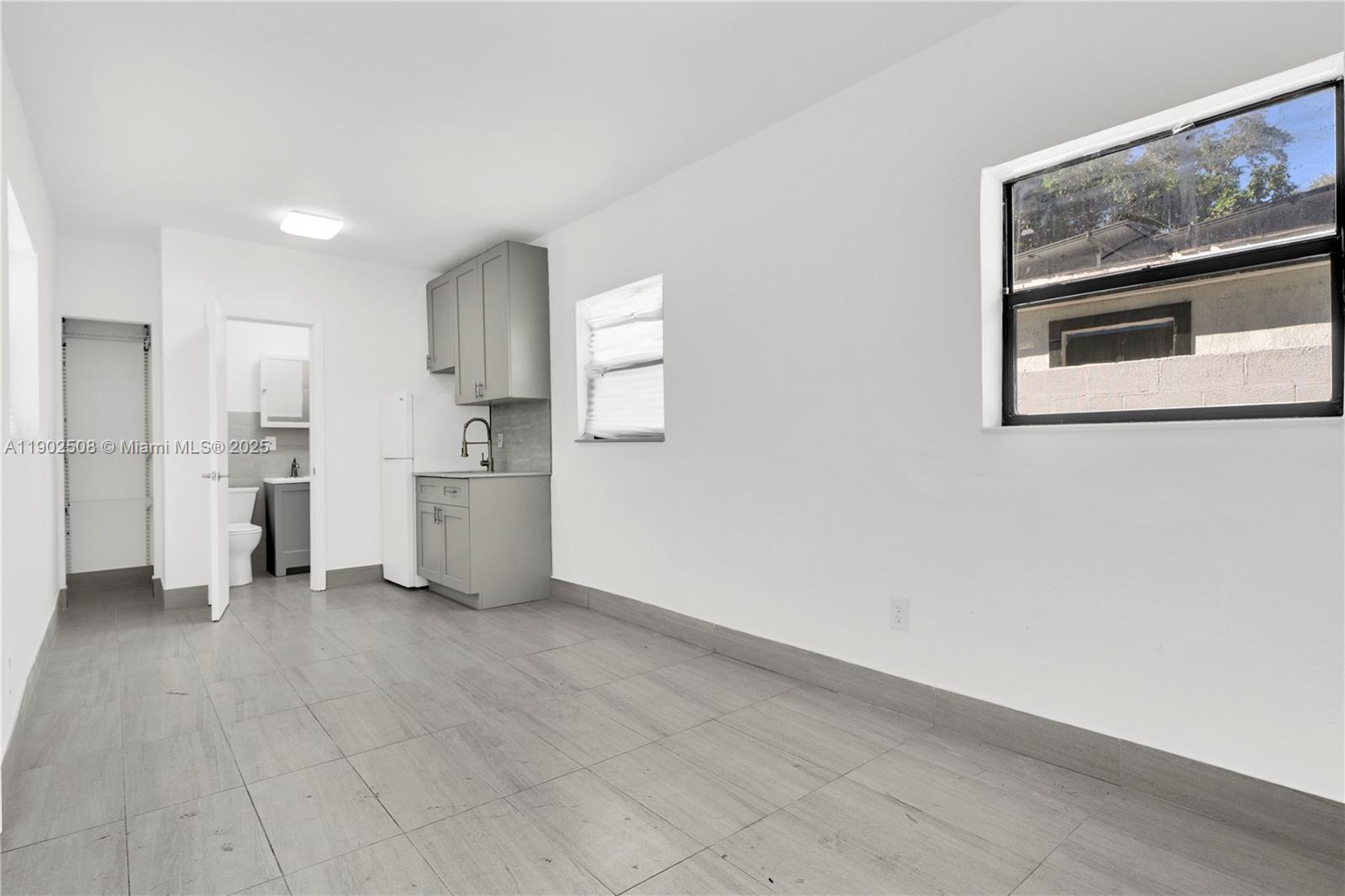 ALBERTA BISCAYNE 2ND REV - Residential Lease