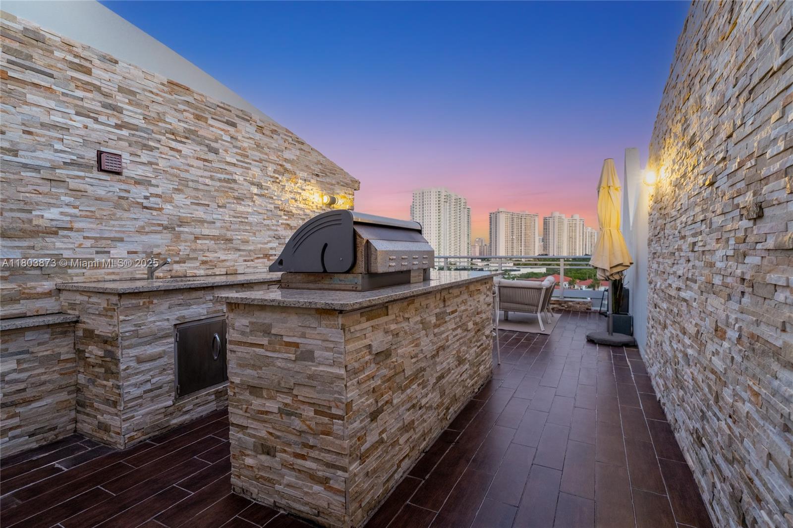 ARTECH RESIDENCES AT AVEN - Residential