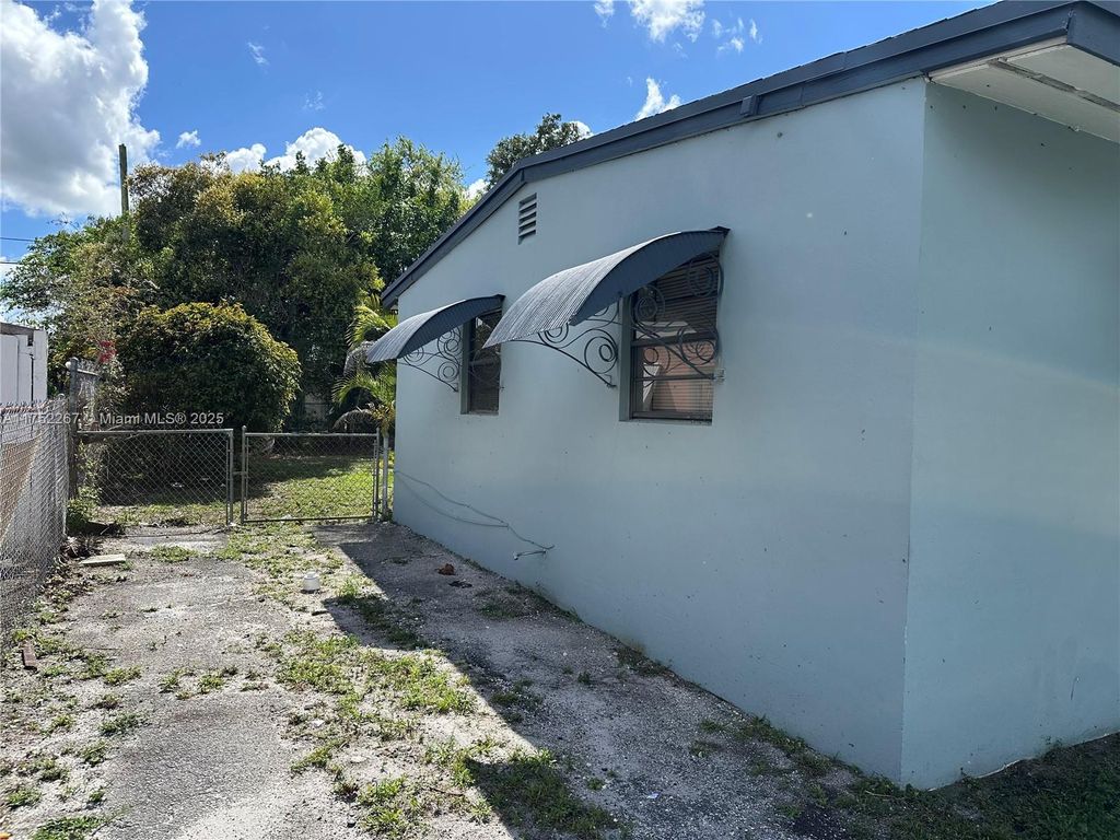 Photo of 1306 NW 11th Pl, Fort Lauderdale, FL 33311 (MLS # A11752267)