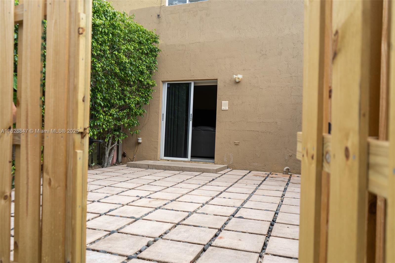 VISTA ALEGRE TOWNHOMES VI - Residential