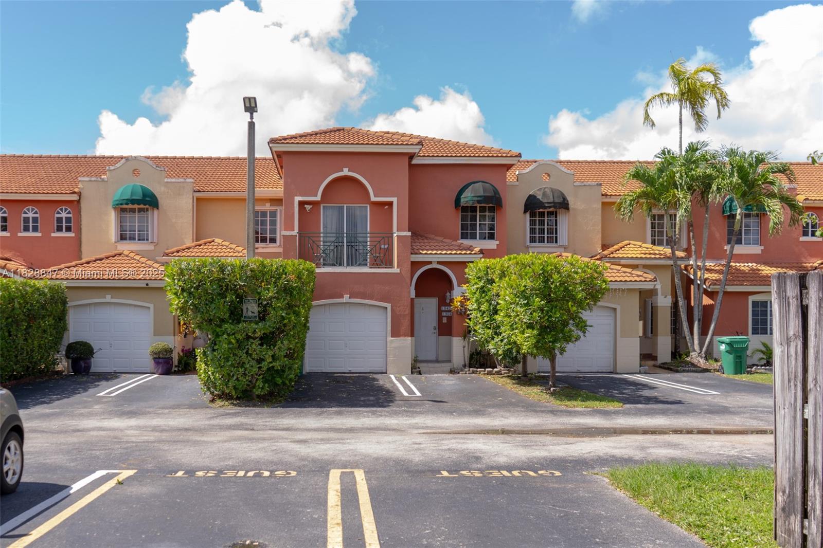 VISTA ALEGRE TOWNHOMES VI - Residential